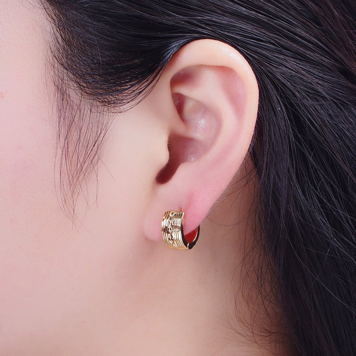 24K Gold Filled Textured Carved Lines Wide Huggie Hoop Earrings T-184 - DLUXCA