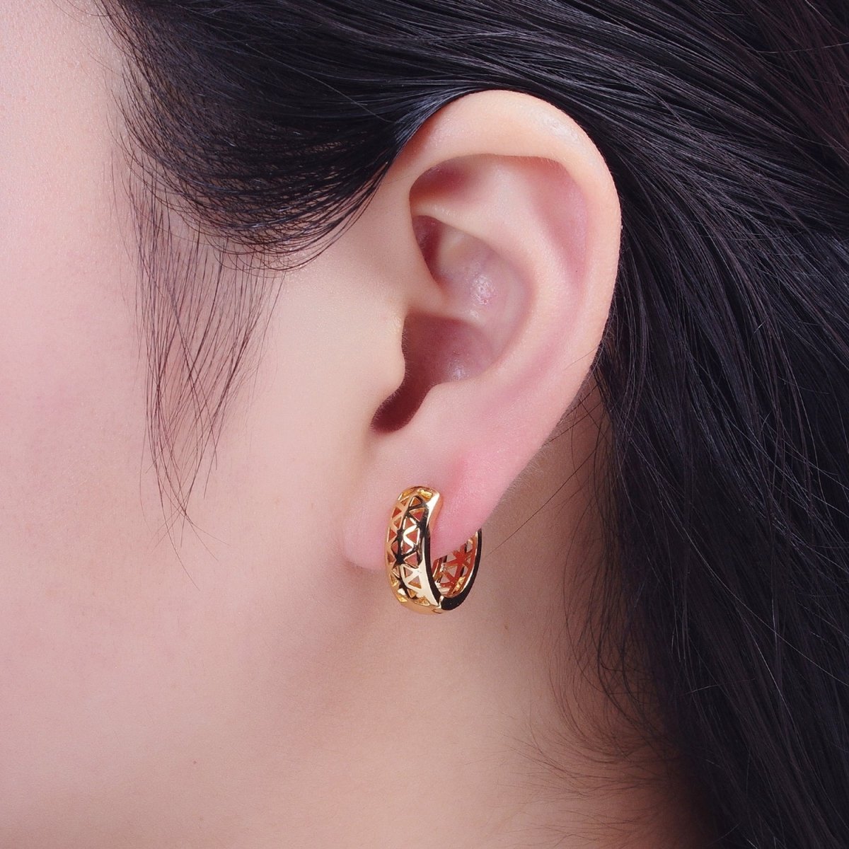 24K Gold Filled Triangle Filigree Huggie Hoop Earrings in Gold & Silver T-040 Y-269 - DLUXCA