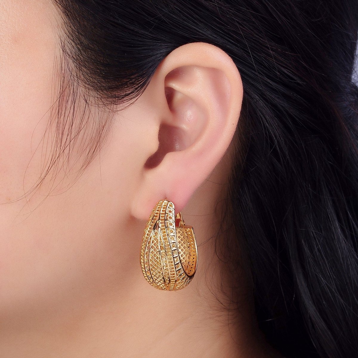 25mm Gold Filigree-Patterned Dome Hinge Hoop Earrings | AB204 - DLUXCA