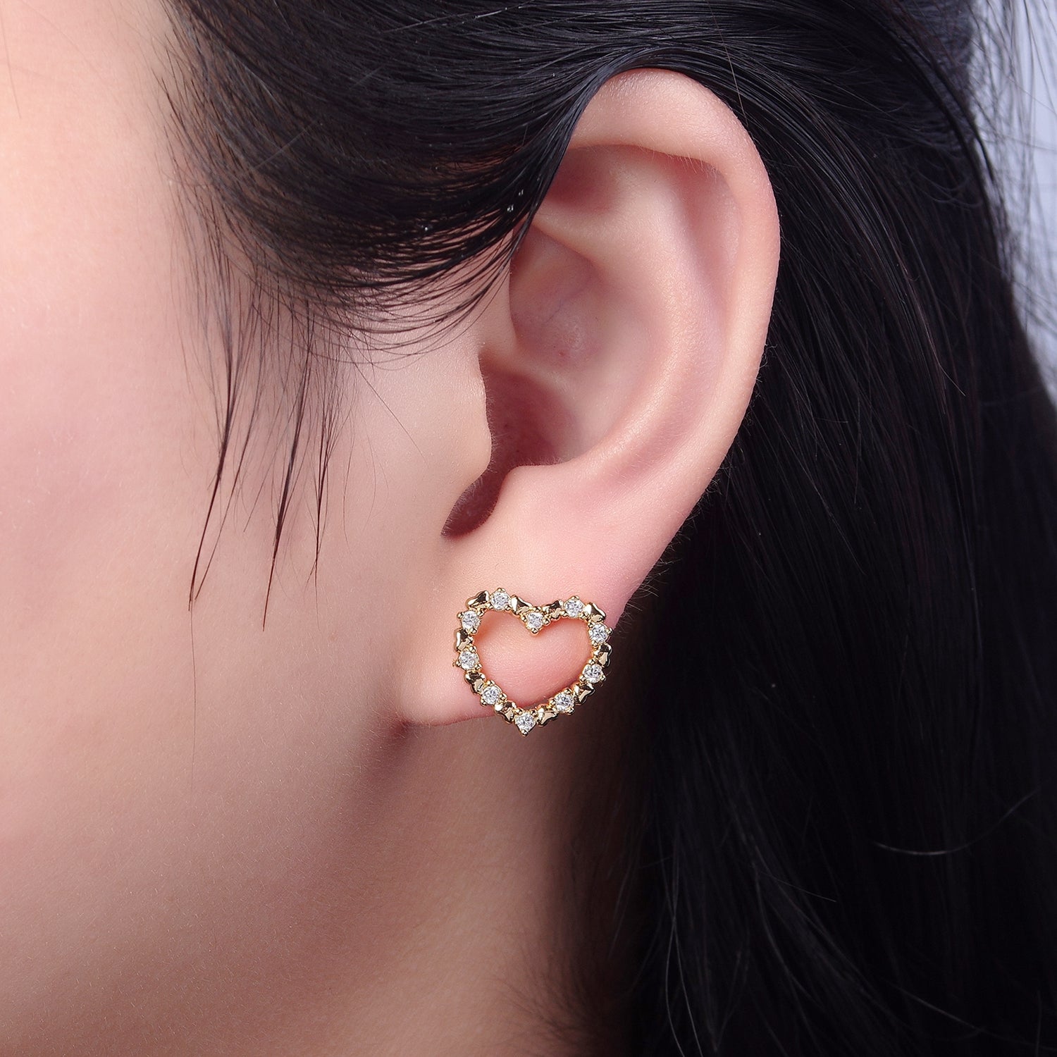 Dainty Gold Heart Stud Earrings Minimalist Delicate Earring 18K Gold Filled Stud Earring V-121 - DLUXCA
