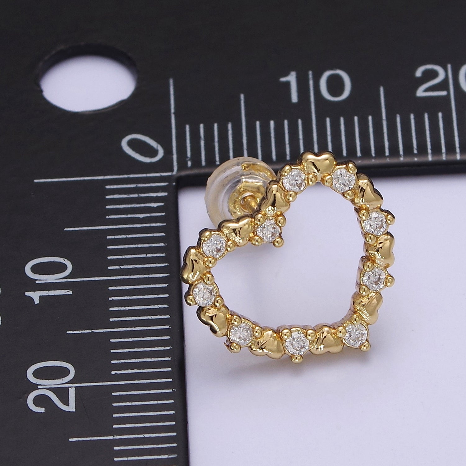 Dainty Gold Heart Stud Earrings Minimalist Delicate Earring 18K Gold Filled Stud Earring V-121 - DLUXCA