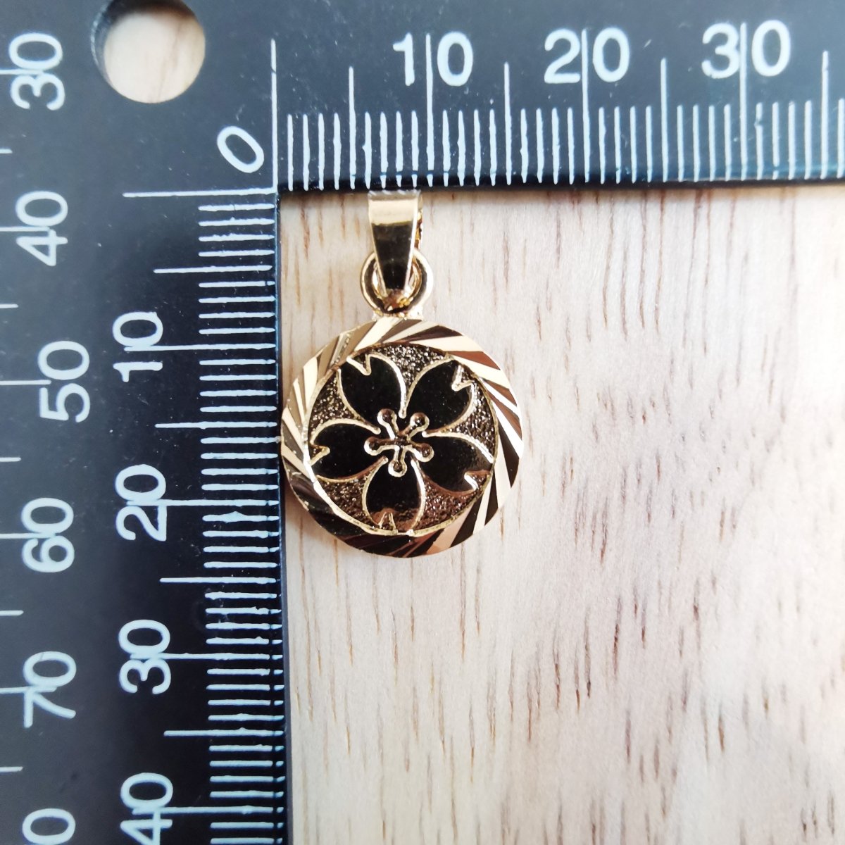 Black Gold Filled Flower Round Pendants I-835 - DLUXCA