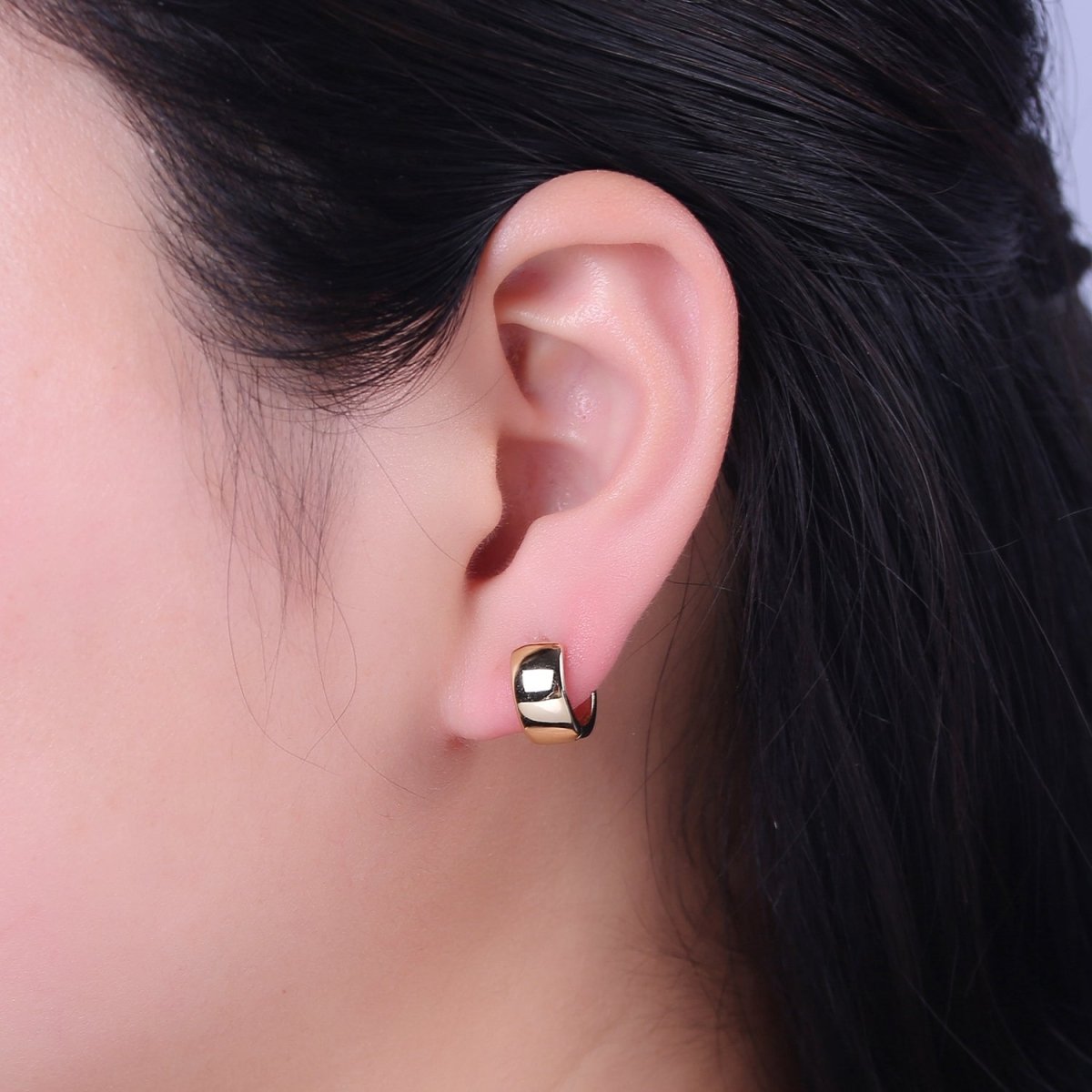 Chunky cartilage earrings in 14k Gold Filled Thick conch piercing • Wide single gold upper lobe cartilage piercing V-156 - DLUXCA