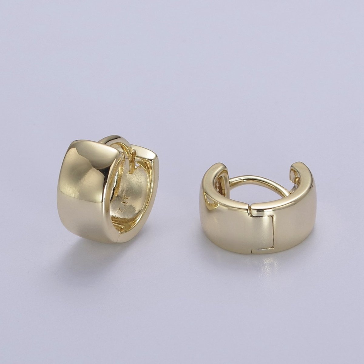 Chunky cartilage earrings in 14k Gold Filled Thick conch piercing • Wide single gold upper lobe cartilage piercing V-156 - DLUXCA
