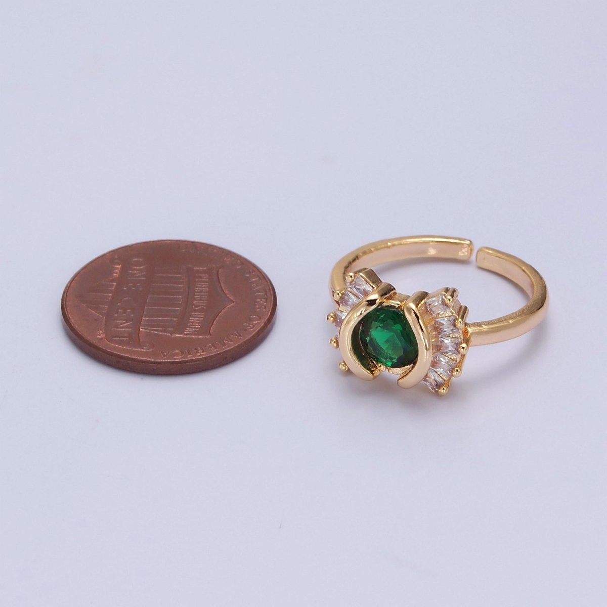 Dainty Emerald Green Stone Ring Sun Ring O-2178 - DLUXCA