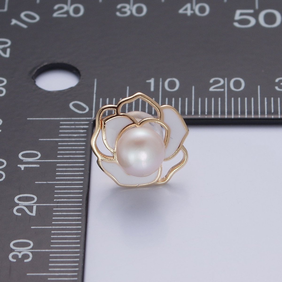 Dainty Round Pearl Stud Earring with White Enamel Flower for Wedding Jewelry T-539 - DLUXCA