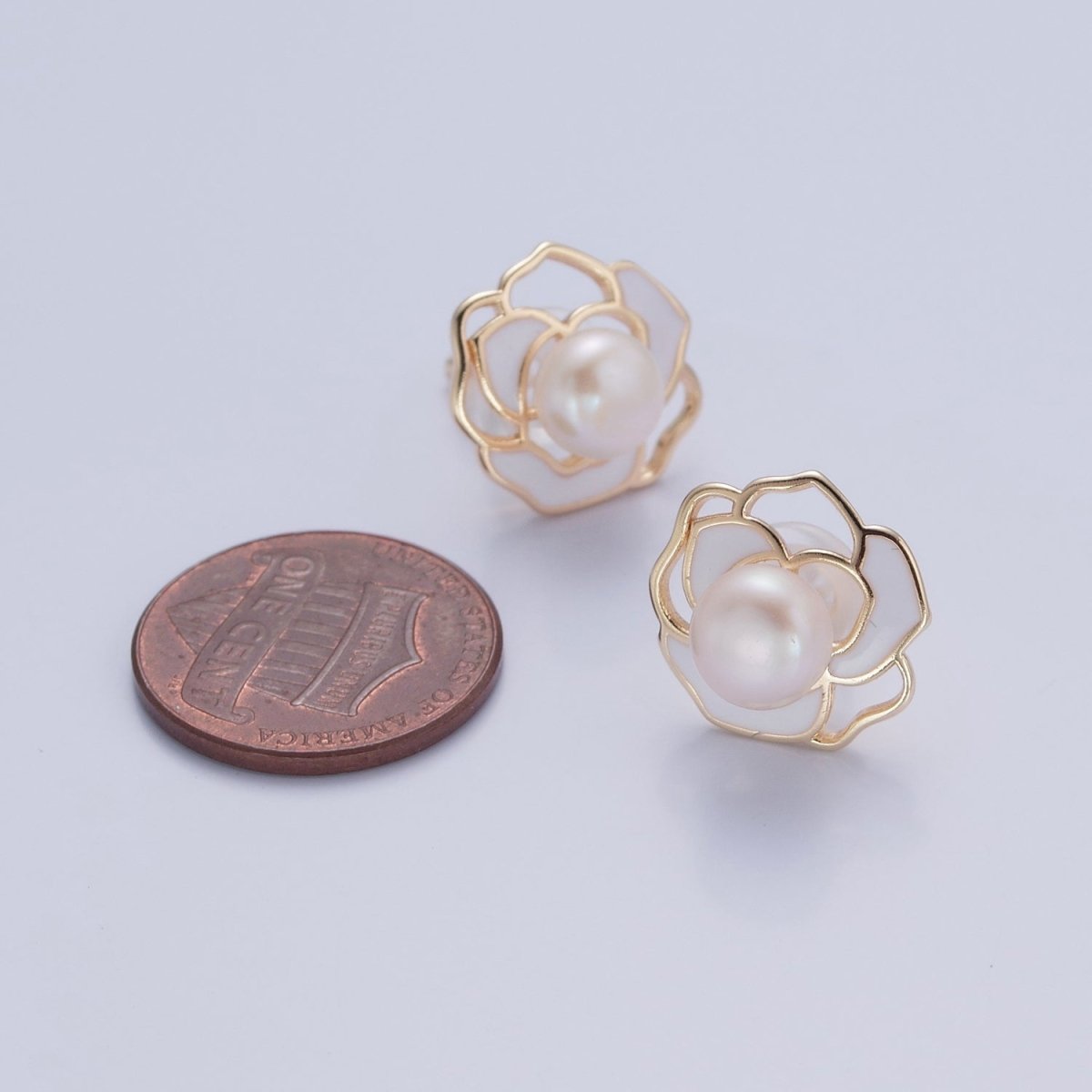 Dainty Round Pearl Stud Earring with White Enamel Flower for Wedding Jewelry T-539 - DLUXCA