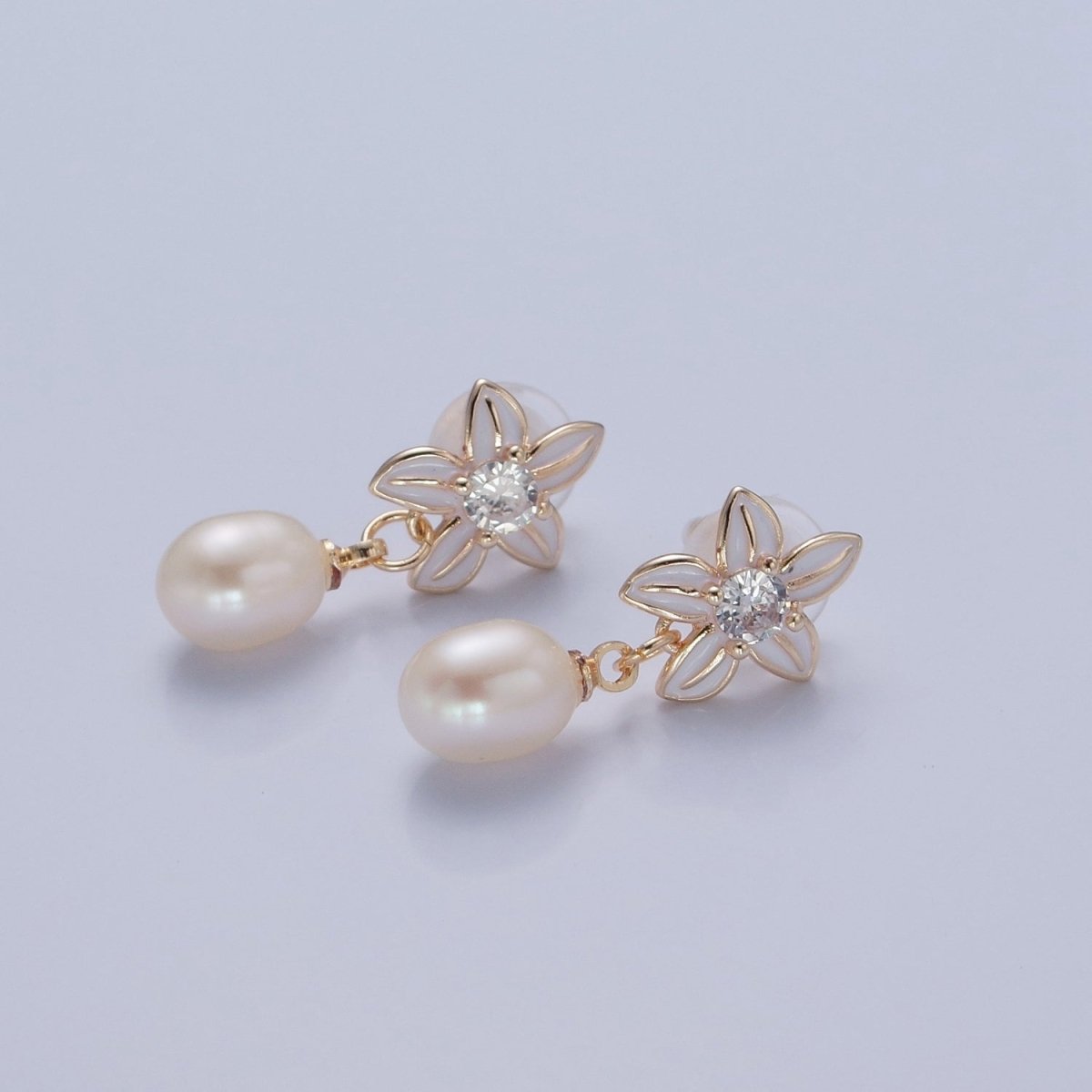 Dangle White Pearl Stud Earring with White Flower for Wedding Jewelry T-529 - DLUXCA