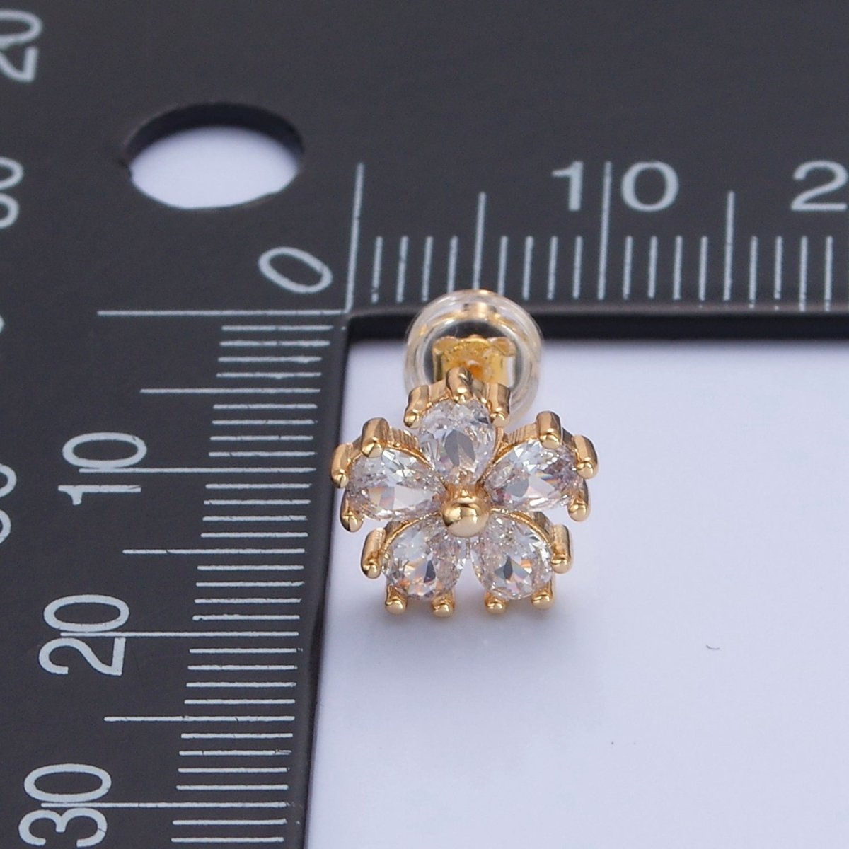 Gold Daisy Floral Stud Earring T-463 - DLUXCA