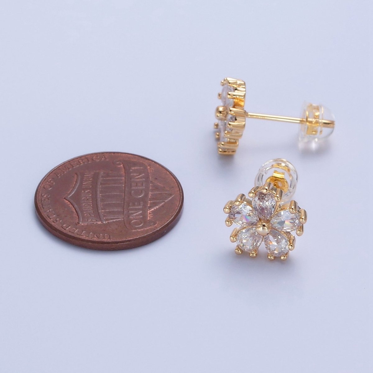 Gold Daisy Floral Stud Earring T-463 - DLUXCA