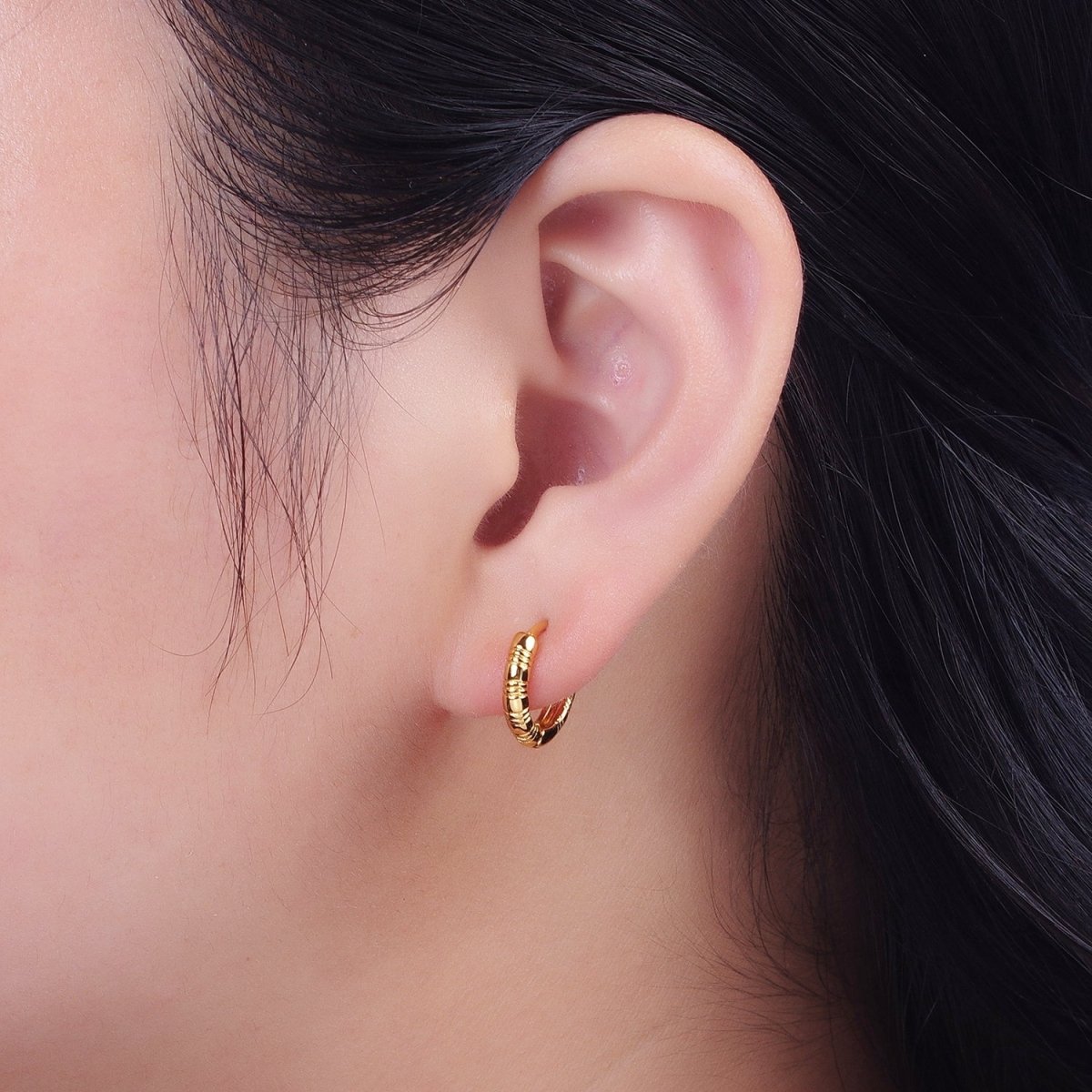 Gold Huggie Earring Minimalist Line Textured Gold Earring for Fashion Jewelry | Y-047 Y-051 - DLUXCA