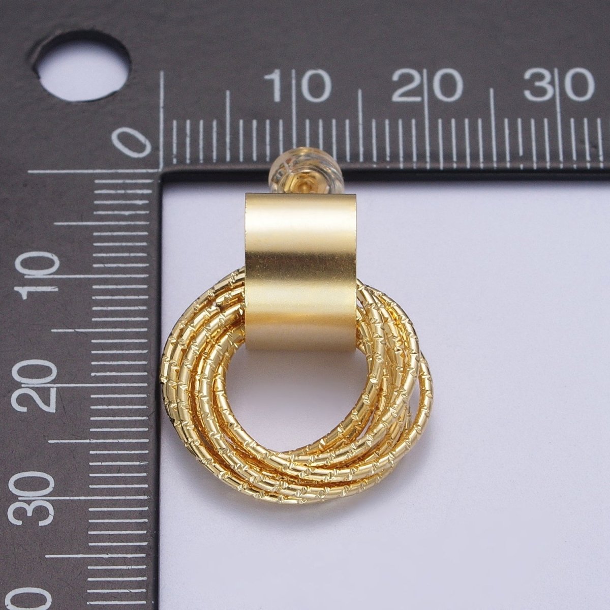 Gold Round Textured Chain Wreath Geometric Stud Earrings | AE1040 - DLUXCA