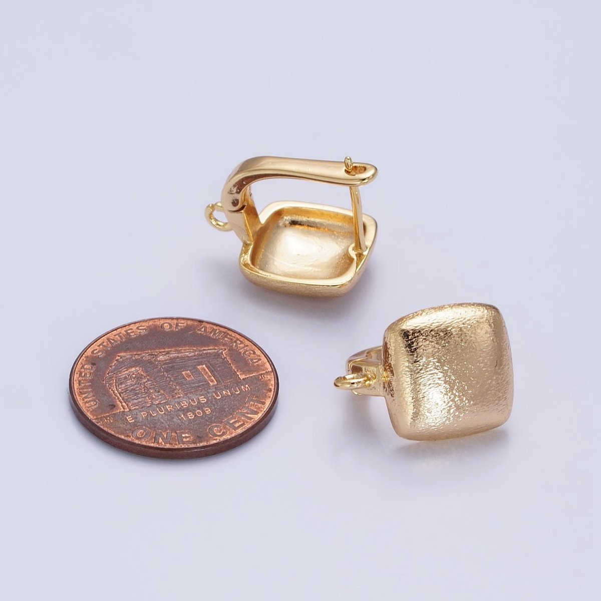 Gold Textured Chubby Square English Lock Open Loop Earrings Supply | Z-155 - DLUXCA