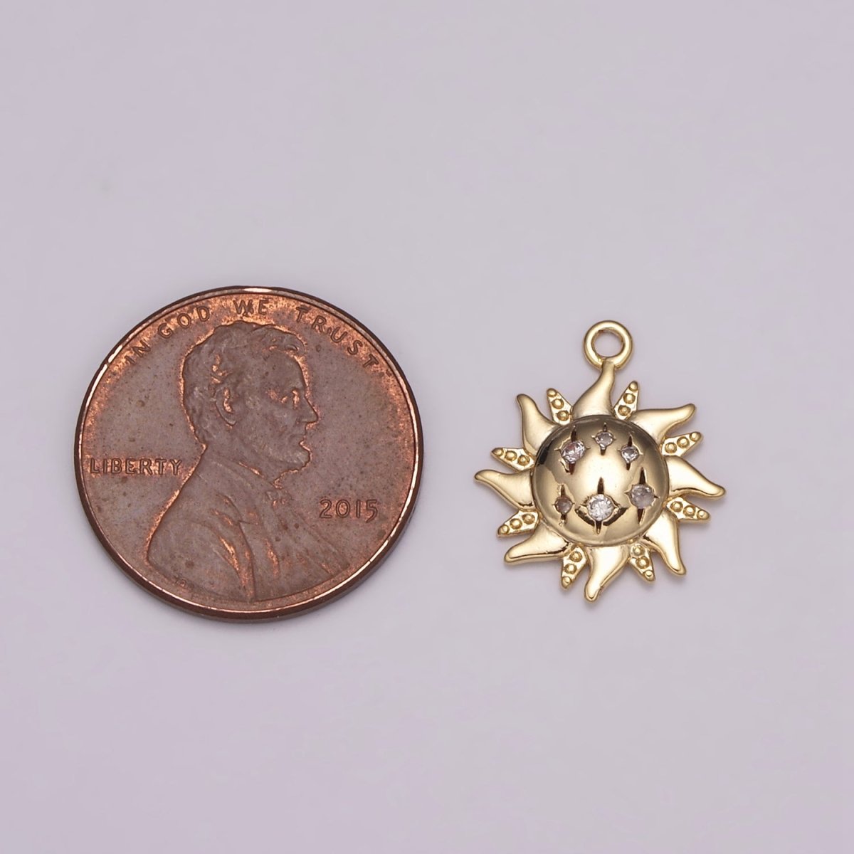 Mini Gold Sun Charm ,Sunburst Charm, Bohemian Charms, Jewelry diy, bracelet charm, Sun Pendant E-614 - DLUXCA