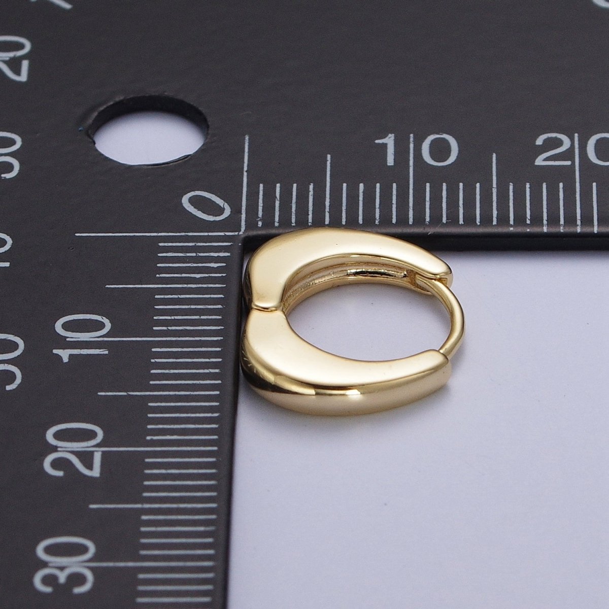 Minimalist Huggie Earring Gold Hoop Earring Modern Jewelry | Y-048 - DLUXCA