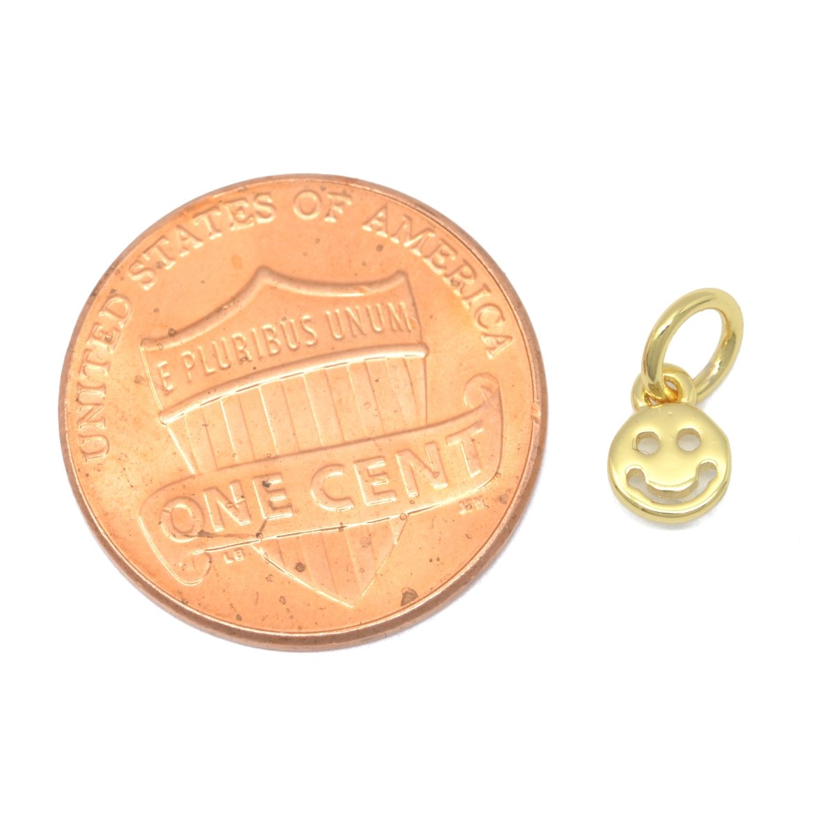 Overstock Clearance Gold Filled Simple Smiley Face Round Charm M-390 - DLUXCA