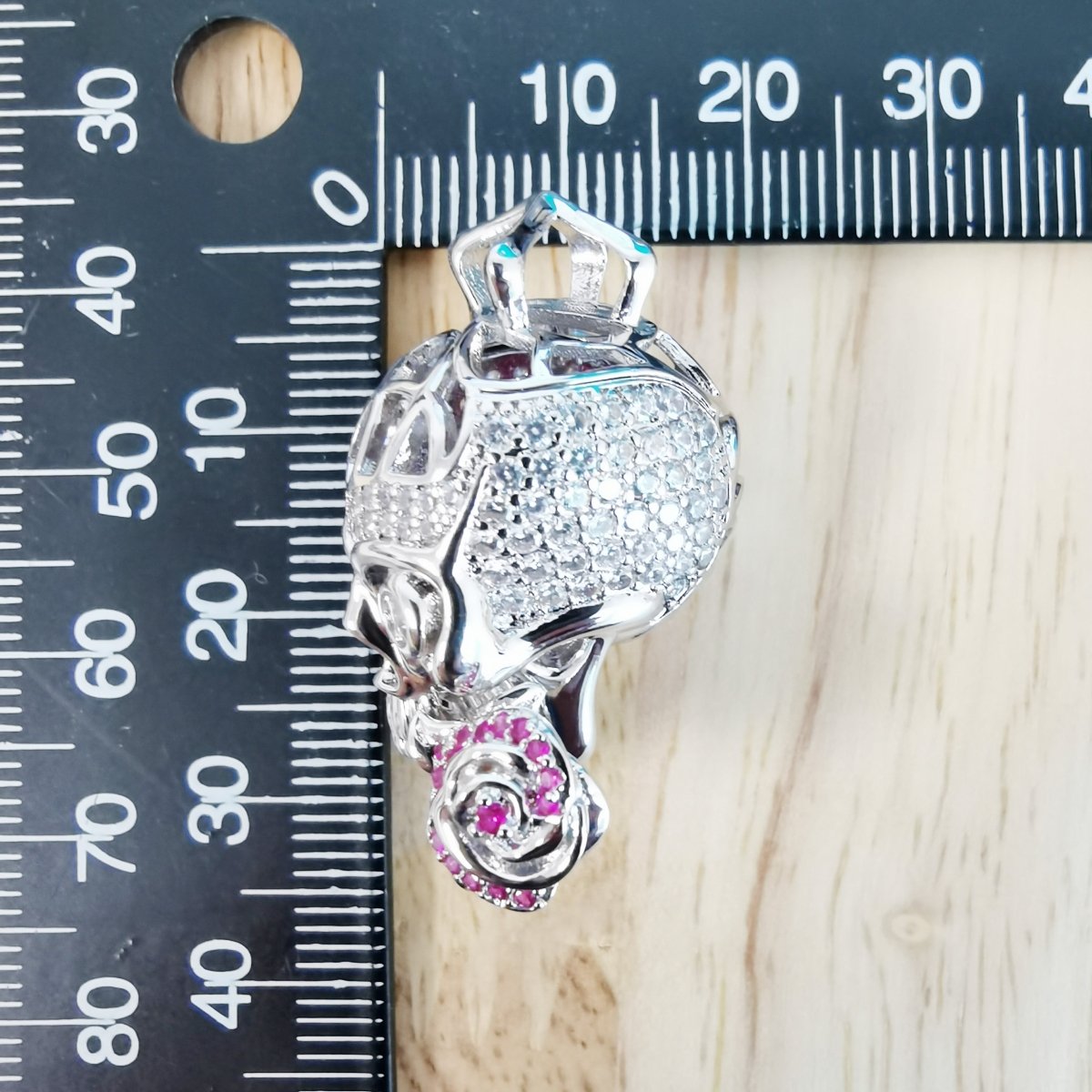 Rhinestone Silver 3D Skull with Rose Charm I-899 - DLUXCA