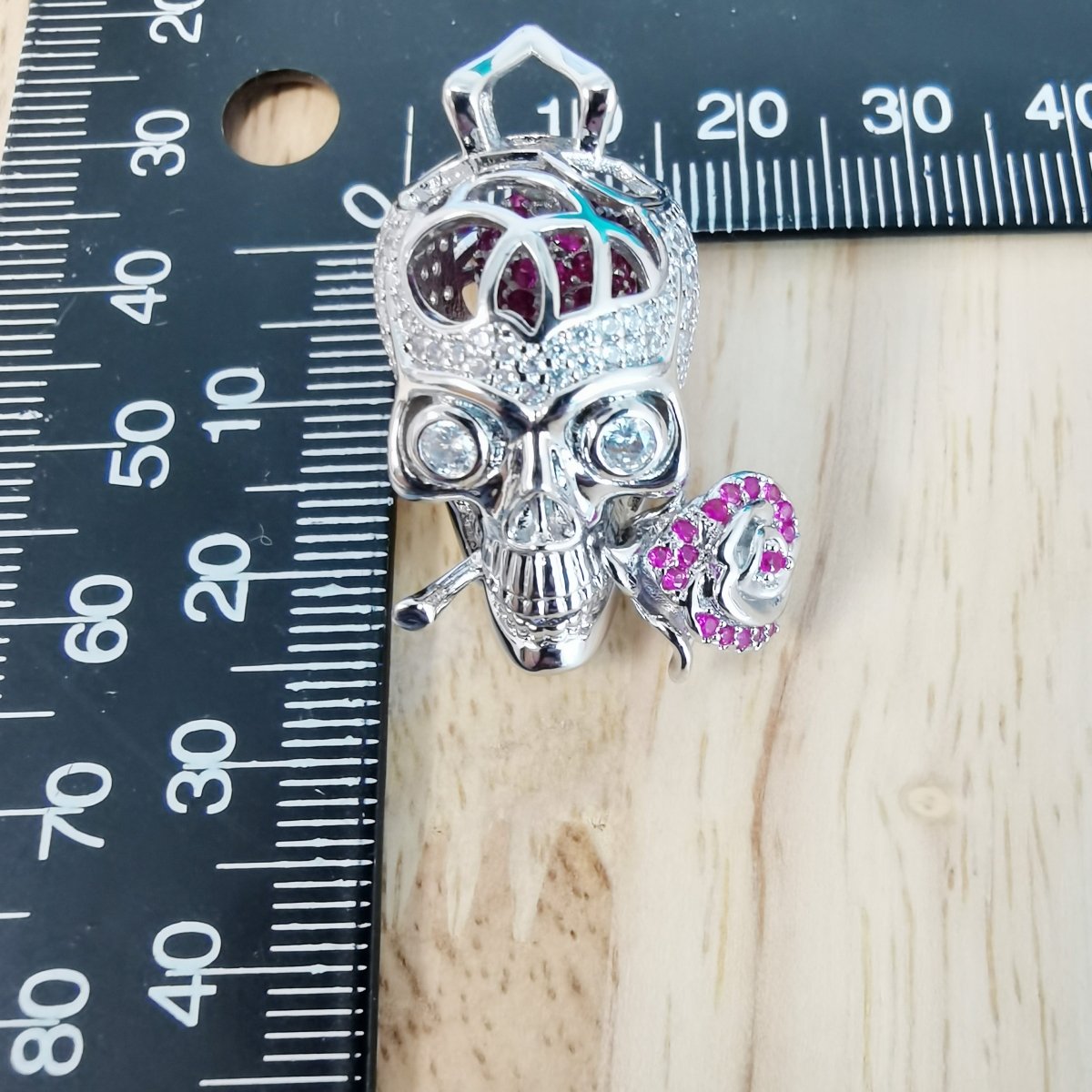 Rhinestone Silver 3D Skull with Rose Charm I-899 - DLUXCA