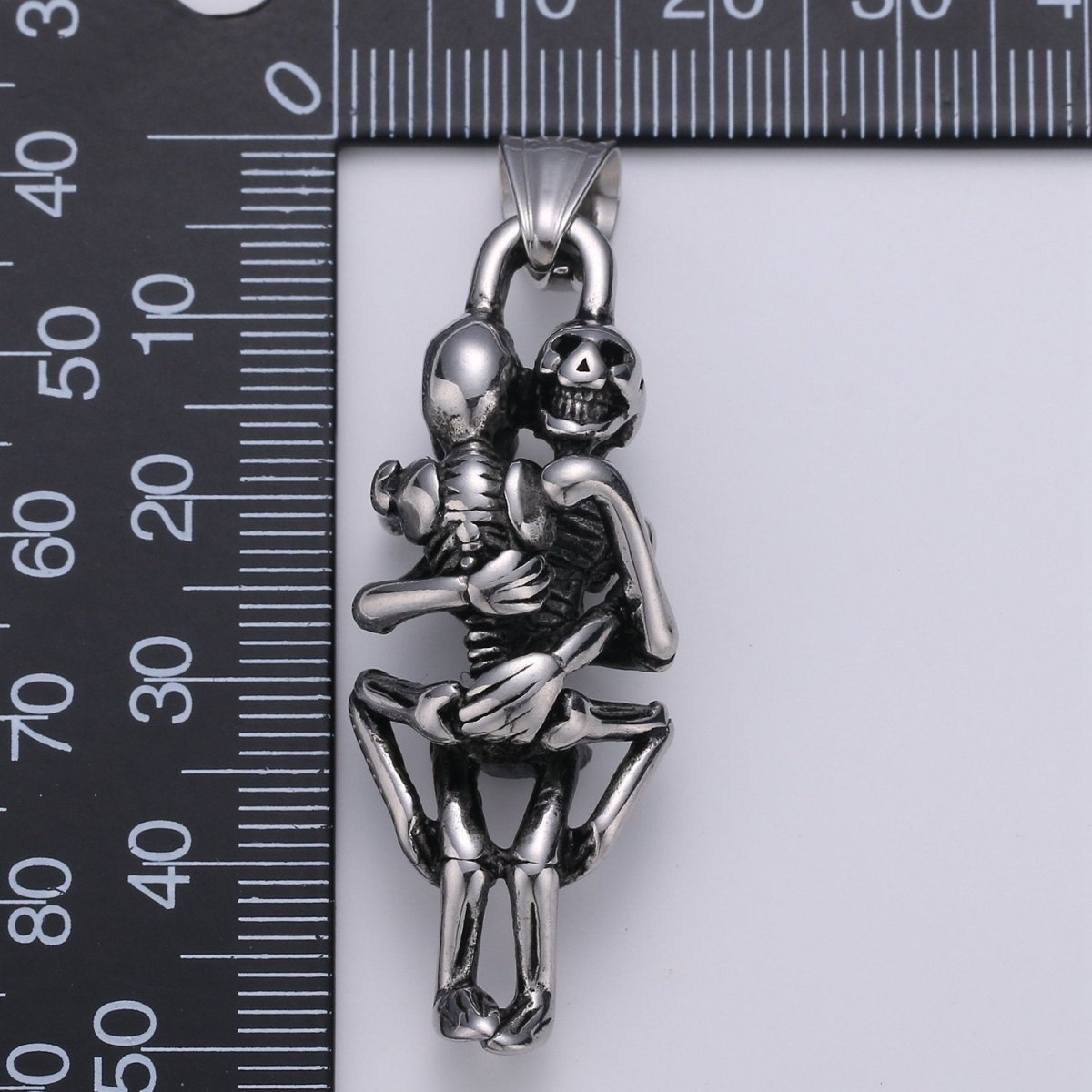 Silver Skull Forever Love Sex Pendant, Silver Sex Skull Hug