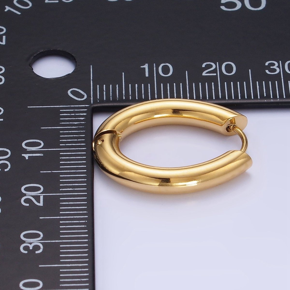 Stainless Steel 25mm Minimalist Oblong Hoop Earrings in Gold & Silver | P446 P447 - DLUXCA