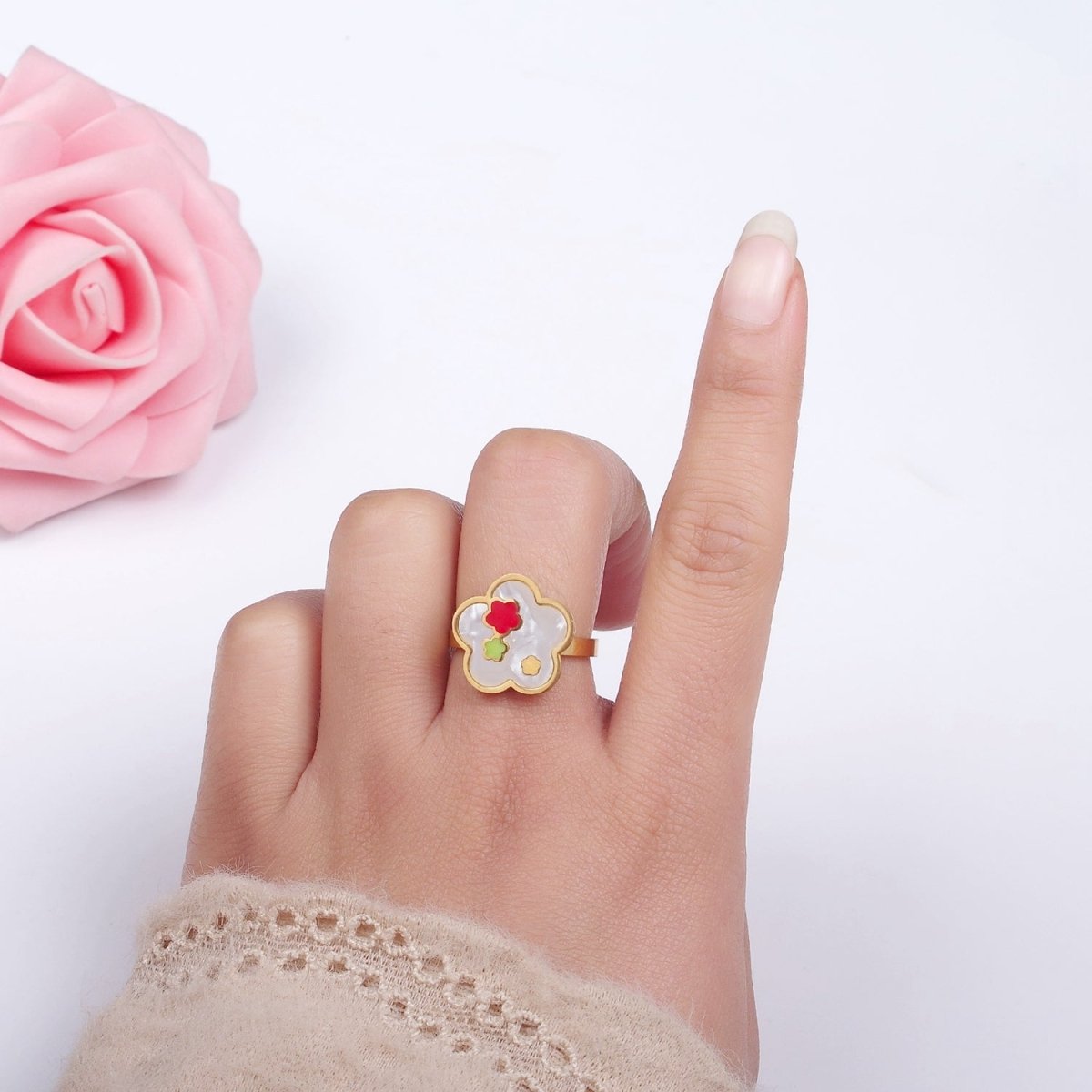 Stainless Steel Shell Pearl Gemstone Flower Bezel Ring | O1289 - DLUXCA