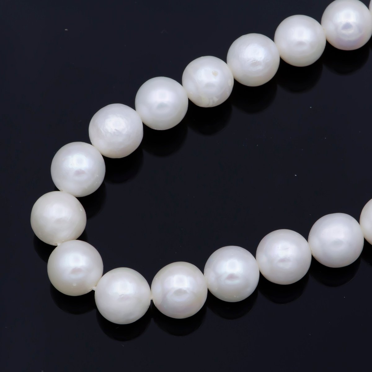 Wholesale 8-9mm AAA Natural White Round Freshwater Pearls Genuine High Luster Smooth And Round White Freshwater Pearl Beads | WA-083 Clearance Pricing - DLUXCA